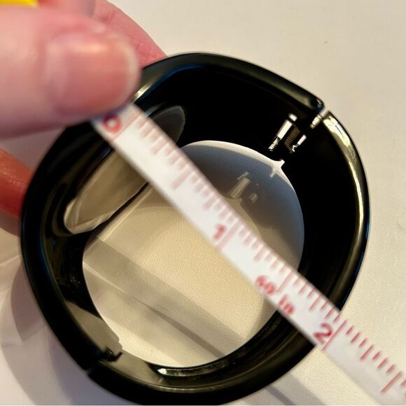 Black Quartz Wearable MW Bracelet Watch - Picture 3 of 6